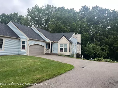 200 Blossom Dr, Portland, MI 48875