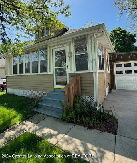 1223 W Willow St, Lansing, MI 48915