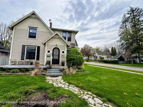 427 W Jefferson St, Grand Ledge, MI 48837