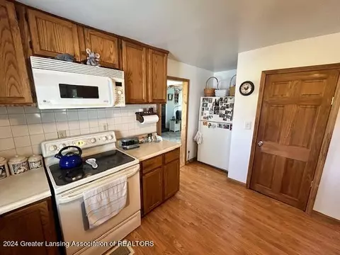 Kitchen - 3375 E Wilson Rd, Ashley, MI 48806 photo 2 of 3
