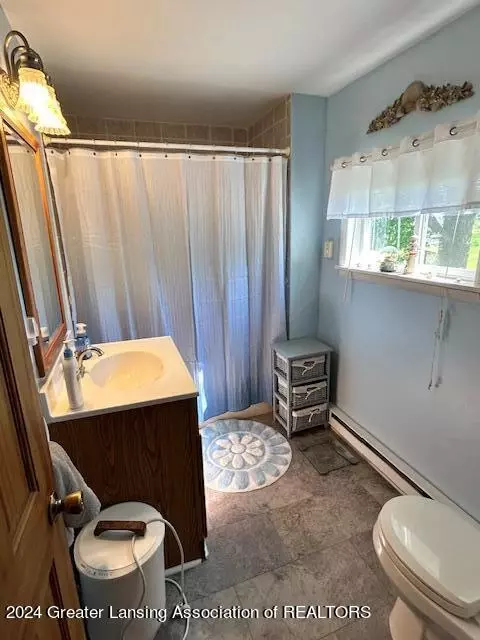 Bath - 3375 E Wilson Rd, Ashley, MI 48806 photo 1 of 2