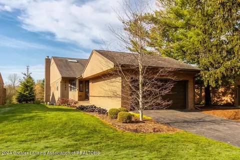 2421 Emerald Lake Dr, East Lansing, MI 48823