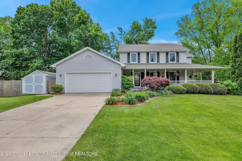 326 Tanbark Dr, Dimondale, MI 48821