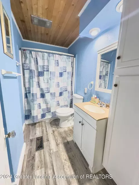 Bath - 4535 E Monroe St, Holt, MI 48842 photo 1 of 1