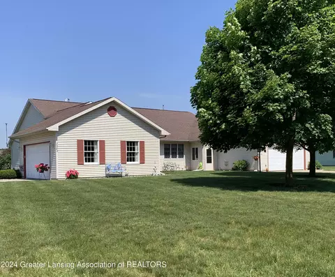 2983 Twelve Oaks Dr, Charlotte, MI 48813