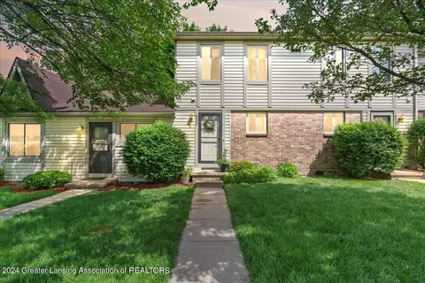 5950 Village Dr, Haslett, MI 48840