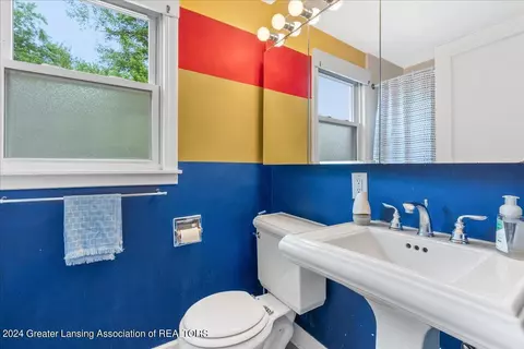 Bath - 2211 Devonshire Ave, Lansing, MI 48910 photo 1 of 2