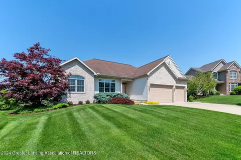 1223 Berkshire Dr, Williamston, MI 48895