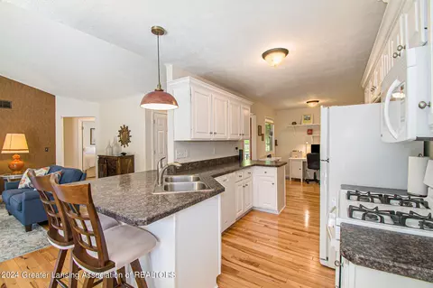 Kitchen - 5288 Haversham Dr, Haslett, MI 48840 photo 1 of 3
