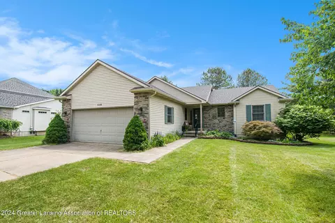 5288 Haversham Dr, Haslett, MI 48840