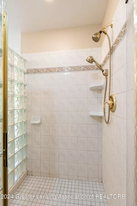 Bath - 3580 Chippendale Dr, Okemos, MI 48864 photo 8 of 12