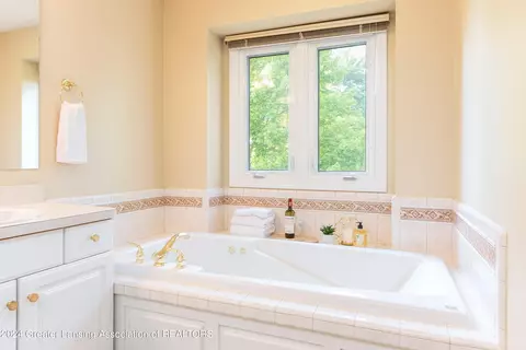 Bath - 3580 Chippendale Dr, Okemos, MI 48864 photo 5 of 12