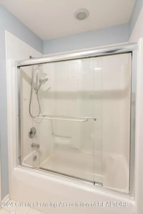 Bath - 3580 Chippendale Dr, Okemos, MI 48864 photo 11 of 12