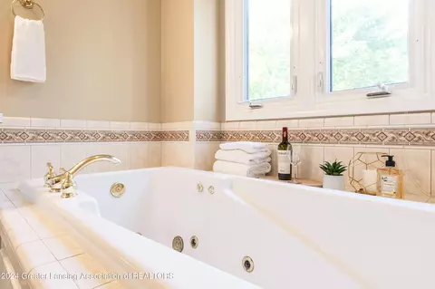 Bath - 3580 Chippendale Dr, Okemos, MI 48864 photo 6 of 12