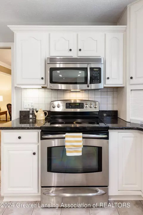 Kitchen - 3580 Chippendale Dr, Okemos, MI 48864 photo 5 of 5
