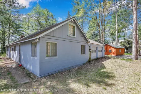 Exterior - 200 Flag Point Dr, Roscommon, MI 48653 photo 3 of 6