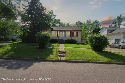 104 S Prospect St, Saint Johns, MI 48879