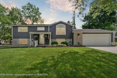 2714 Heights Ave, Lansing, MI 48912