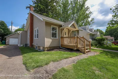 545 Maplehill Ave, Lansing, MI 48910