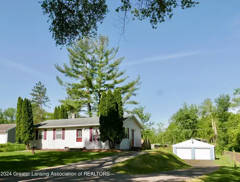 7799 N Hartel Rd, Grand Ledge, MI 48837