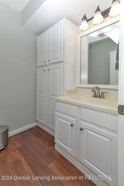 Bath - 5704 Shaw St #4, Haslett, MI 48840 photo 6 of 6