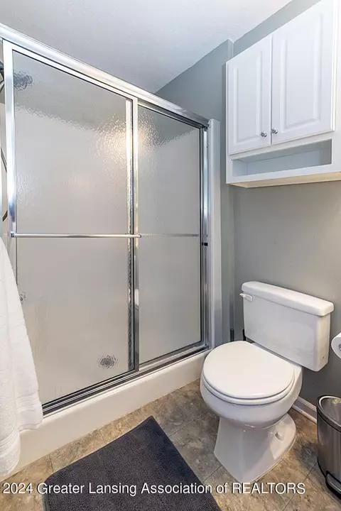 Bath - 5704 Shaw St #4, Haslett, MI 48840 photo 5 of 6
