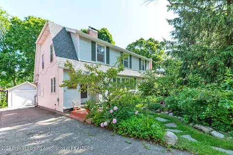 1028 Chesterfield Pkwy, East Lansing, MI 48823