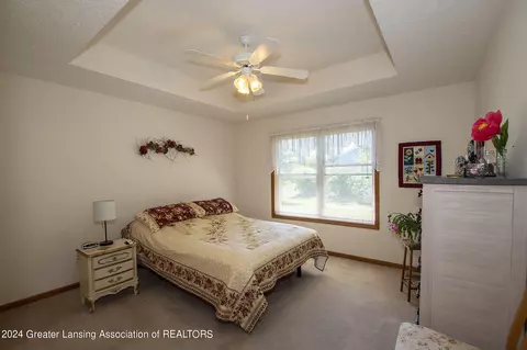 10098 Deblind Cir, Dimondale, MI 48821 photo 9