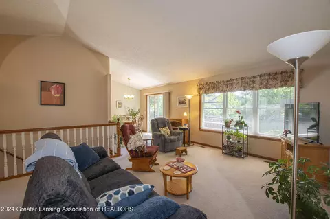 10098 Deblind Cir, Dimondale, MI 48821 photo 3