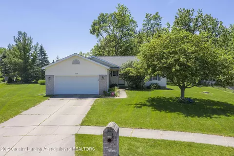 10098 Deblind Cir, Dimondale, MI 48821