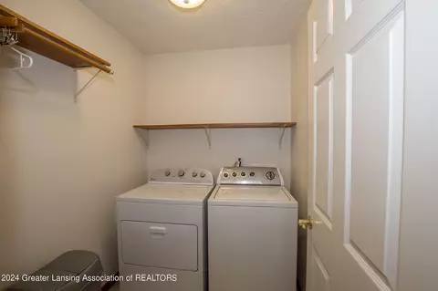 10098 Deblind Cir, Dimondale, MI 48821 photo 15