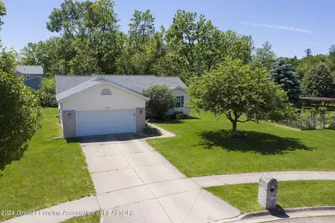 10098 Deblind Cir, Dimondale, MI 48821 photo 22