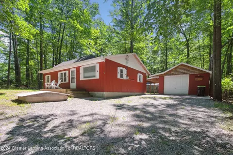 Exterior - 223 Pingree St, Roscommon, MI 48653 photo 3 of 9