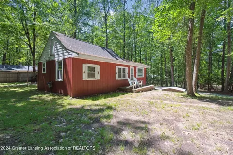 Exterior - 223 Pingree St, Roscommon, MI 48653 photo 2 of 9