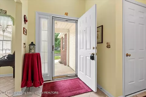 Entry Way - 903 Oak Brook Dr, Jackson, MI 49203 photo 1 of 2