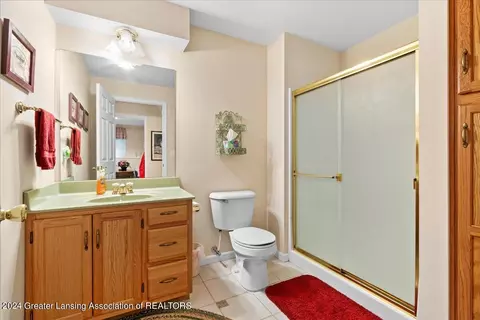 Bath - 903 Oak Brook Dr, Jackson, MI 49203 photo 3 of 3