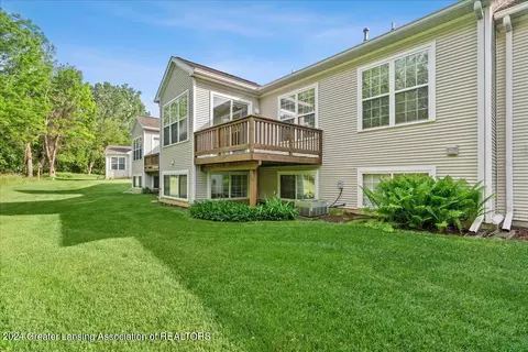 Exterior - 903 Oak Brook Dr, Jackson, MI 49203 photo 3 of 5