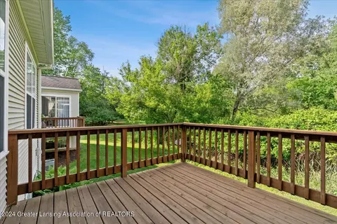 Exterior - 903 Oak Brook Dr, Jackson, MI 49203 photo 4 of 5