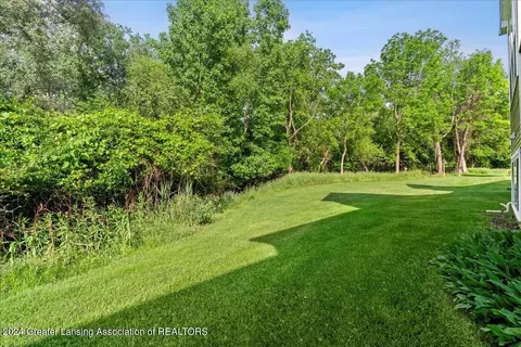 Exterior - 903 Oak Brook Dr, Jackson, MI 49203 photo 5 of 5