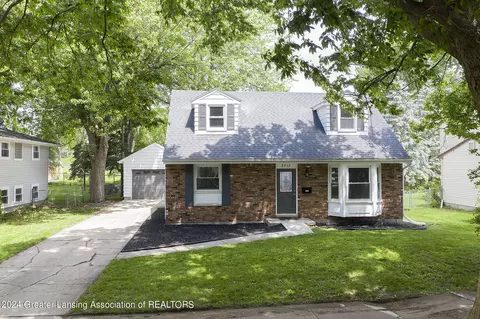 2715 Darien Dr, Lansing, MI 48912