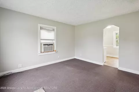 809 E Cavanaugh Rd, Lansing, MI 48910 photo 8