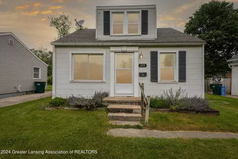 809 E Cavanaugh Rd, Lansing, MI 48910