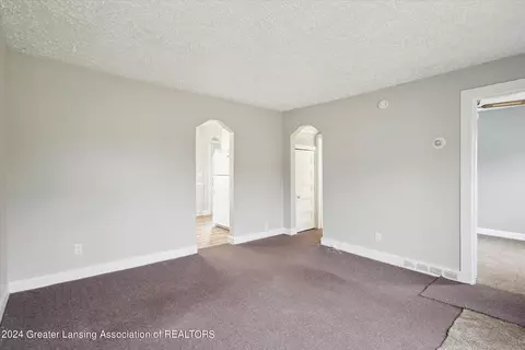 809 E Cavanaugh Rd, Lansing, MI 48910 photo 9