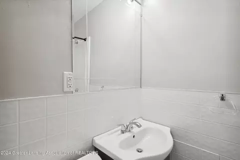 809 E Cavanaugh Rd, Lansing, MI 48910 photo 14