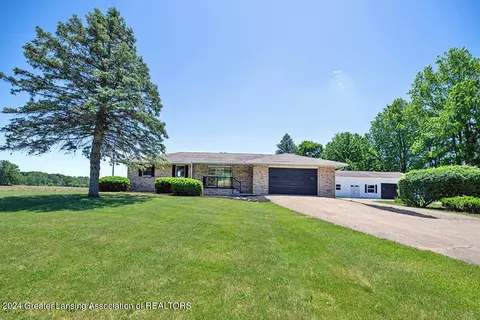1757 Bolock Hwy, Charlotte, MI 48813