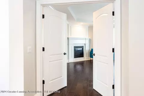 Entry Way - 11880 Murano Dr, Dewitt, MI 48820 photo 12 of 17