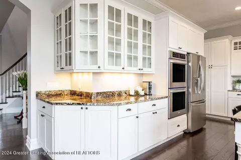 Kitchen - 11880 Murano Dr, Dewitt, MI 48820 photo 5 of 14