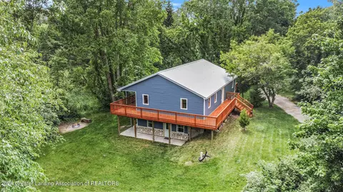 7784 Round Lake Rd, Vermontville, MI 49096