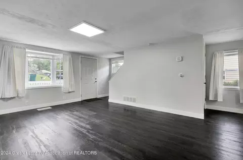 Living - 514 Chilson Ave, Lansing, MI 48906 photo 3 of 4