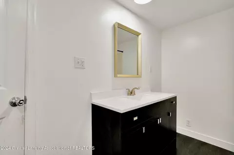 Bath - 514 Chilson Ave, Lansing, MI 48906 photo 1 of 5